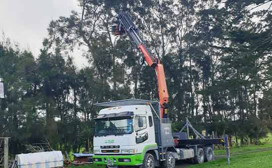 Crane-and-Grapple-Saw-Truck